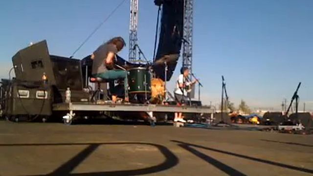 Zach Hill drums for Wavves at FYF Fest смотреть онлайн