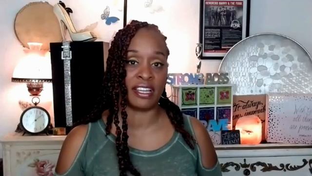 Boxing is no longer a male dominated sport - Female boxing coach Lo смотреть онлайн