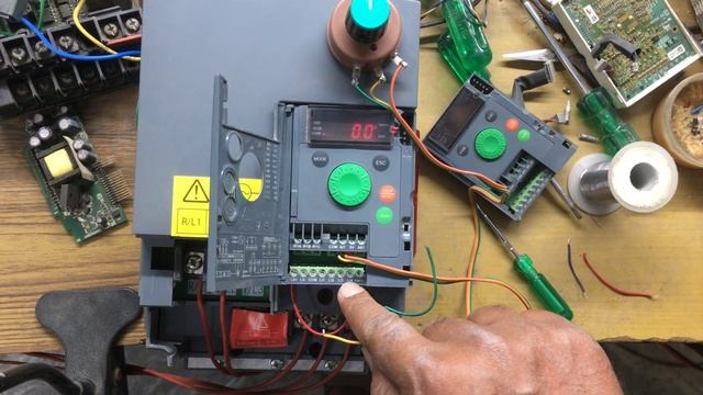 ATV310 2Wire & 3Wire Parameters Settings, Stop Forward Reverse Wiring & Parameters Setting in Hindi смотреть онлайн