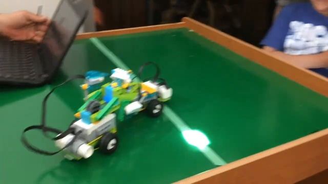 LEGO WeDo Sumo Sports Battle - 4 WeDo Milos battle each other смотреть онлайн