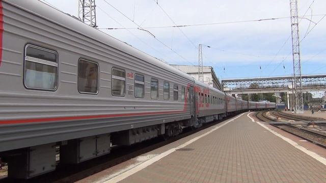Электровоз ЭП1М-560 с поездом №580 Воронеж — Сухум смотреть онлайн