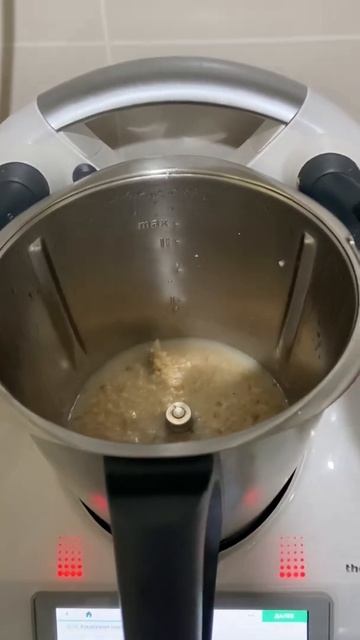 Овсяная каша.Баламның айтуымен каша с комочками.☺️.#завтрак,#таңғыас #кашаназавтрак