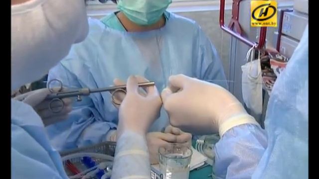 Сложнейшую операцию на слуховой трубке провели хирурги в Беларуси смотреть онлайн