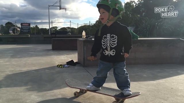 Amazing Little Boy Rides Skateboard At Skate Park Video 2016 YT смотреть онлайн