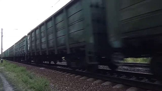 Электровоз ВЛ8м-231 с грузовым поездом, и Электровоз ВЛ8м-946. И вы это видели? Так неожиданно. смотреть онлайн