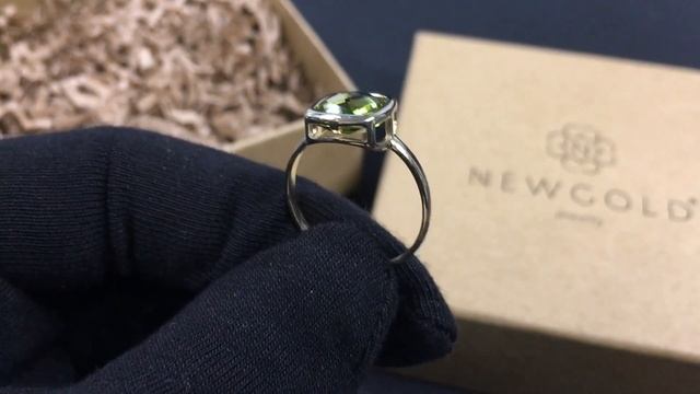 !Кольцо 2325 из желтого золота 585 пробы с хризолитом смотреть онлайн