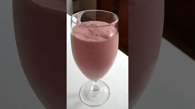 Mango, Pineapple, Strawberry, Cherry, coconut milk smoothie смотреть онлайн