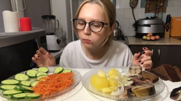 МУКБАНГ/Скумбрия с картошечкой/EATING (ASMR)