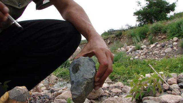 Смотрю камни на наличие золота