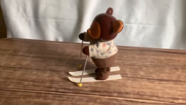 Заводная механическая игрушка СССР -Медведь на лыжах.Редкость. смотреть онлайн