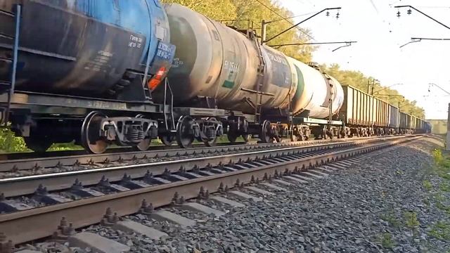 3ЭС6-1143 с грузовым составом