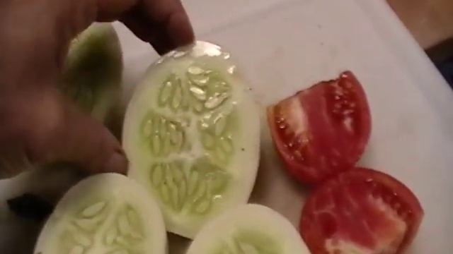 Inside the Lemon Apple Cuke & Sub Arctic Plenty Tomato. смотреть онлайн