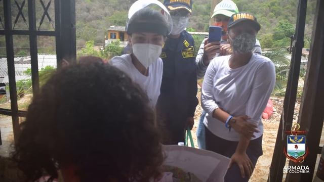 Entrega de ayudas a familia en el cerro de la popa смотреть онлайн