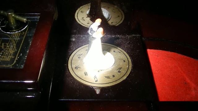 pIANO MUSIC JEWELRY BOX ROTATING BALLROOM DANCERS KINGS CINES VINTAGE WORKS neocurio смотреть онлайн