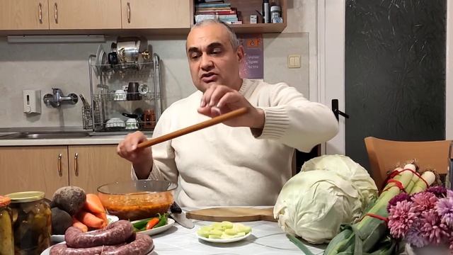 Телешки печени суджуци с боб яхния! Много добра комбинация от вкусове! Истинска храна за семействот смотреть онлайн