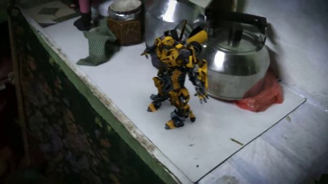 Bumblebee on ma kitchen смотреть онлайн