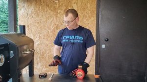 Куриные бедра на "гвозде" в пеллетном гриле GMG Trek! Готовим кесадилью.