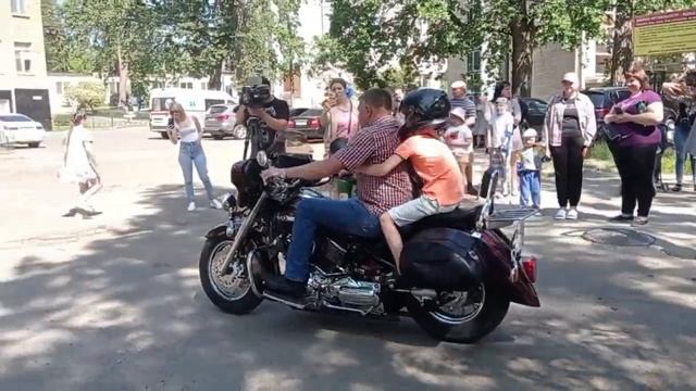 У Черкасах діти, які борються з онкологією, каталися на байках смотреть онлайн