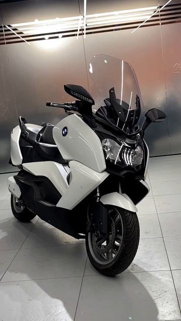 BMW скутер смотреть онлайн
