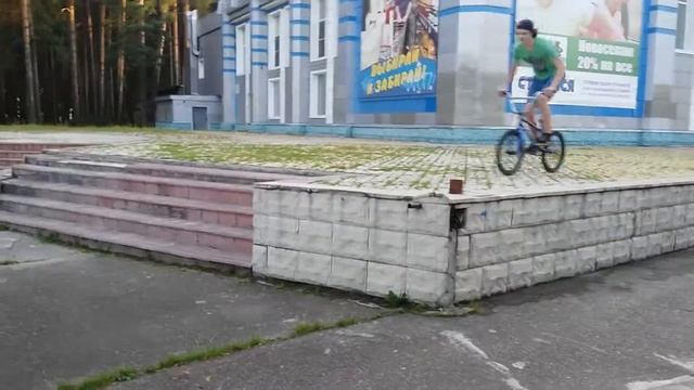 Дроп возле „Стройся” в Северске смотреть онлайн