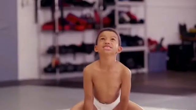 сумо Vs мальчик за Doritos