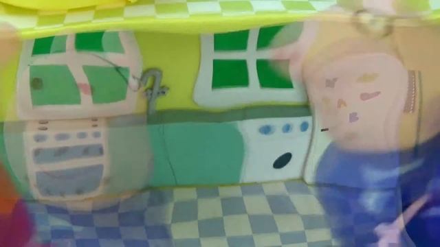 Свинка Пеппа и Джордж Поздравляют Маму Свинку с Днём 8 Марта смотреть онлайн