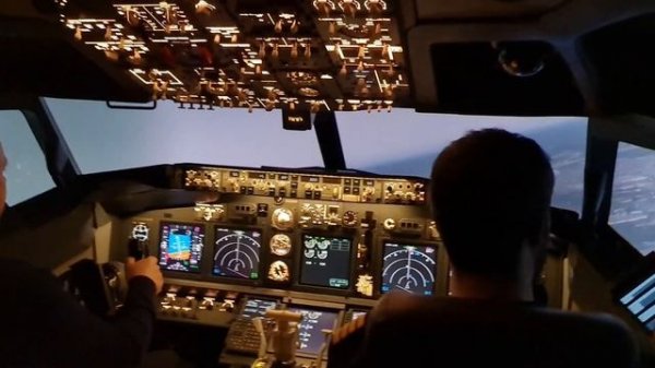 Учусь летать на Боинге-737 в Сибири / АВИАТРЕНАЖЕР DREAM AERO