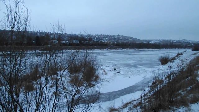 Плывут льдины по Днестру 7 января 2017! Geata Pluteste Pe Nistru 7 Ianuarie 2017!