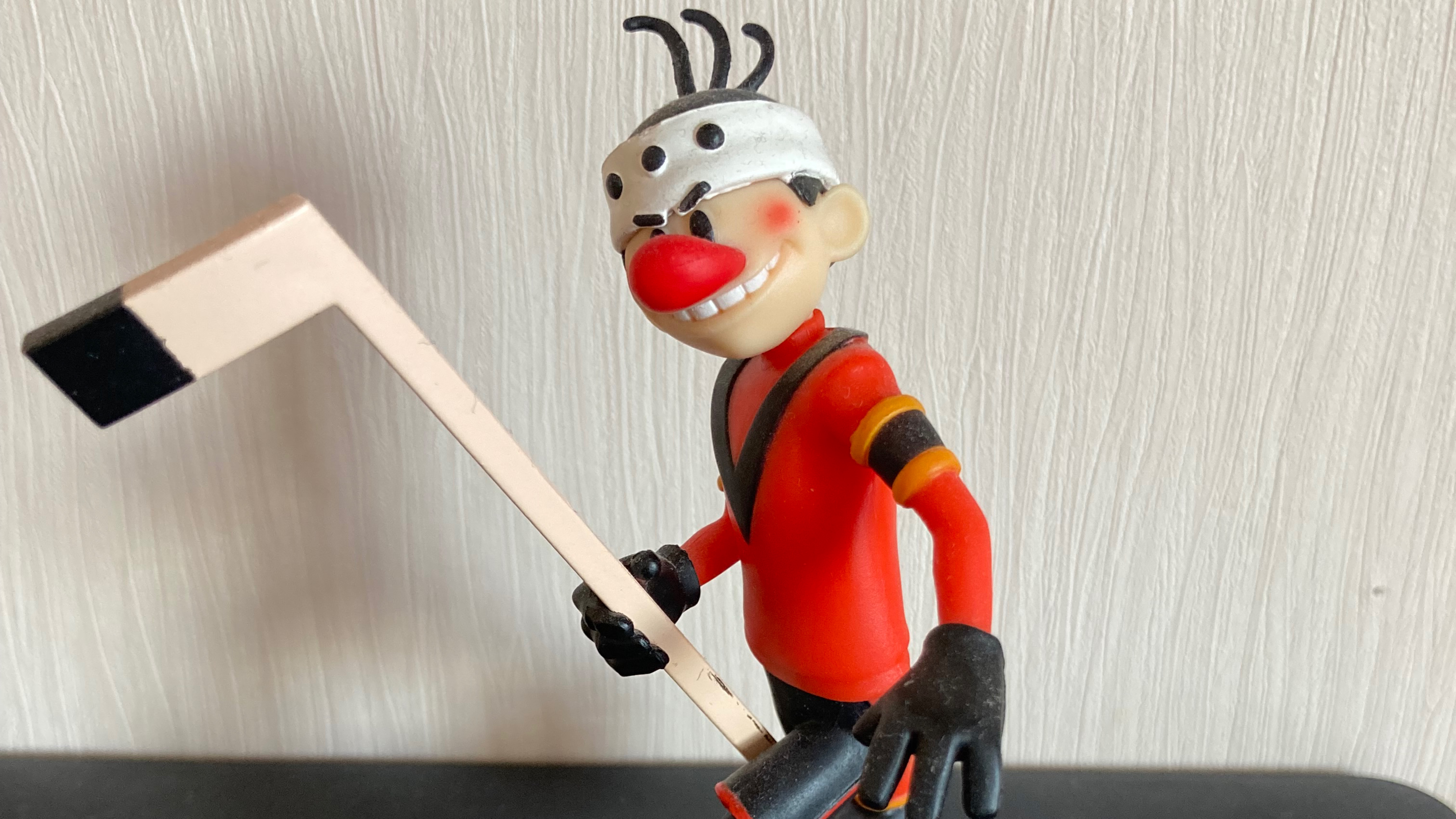 Игра в ФОКе «Красная горка» от 08.03.25 между командами в светлой и тёмной формах сборной «Торнадо».