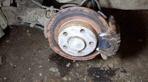 Шкода октавия тур 1.8т. Ревизия и обслуживание задних тормозов.