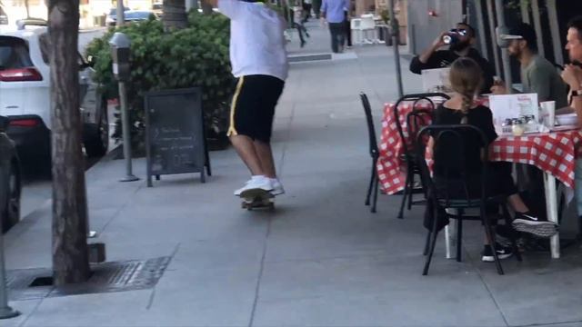 Skitching Lamborghini's in Beverly Hills! смотреть онлайн