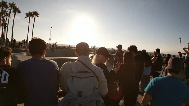 FAMOUS VENICE BEACH SKATE PARK | Skate Plaza | Los Angeles CA | People Watching | Skater Playground смотреть онлайн