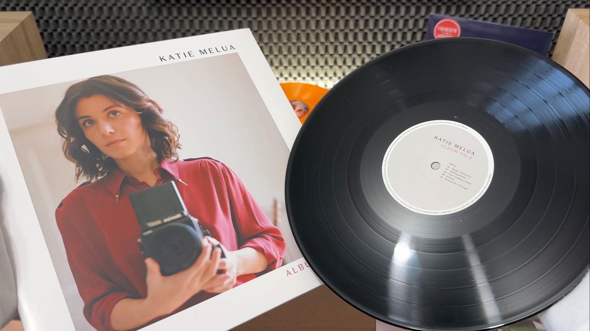 Распаковка и обзор виниловой пластинки Katie Melua - Album No.8 смотреть онлайн