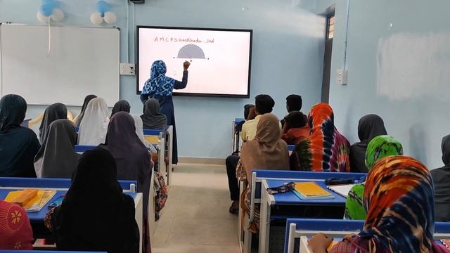 First experience of interactive smart board ...Digital Smart School A.M.C.Garkheda. смотреть онлайн