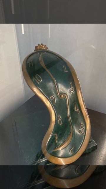 Дали и Пикассо на одном пространстве в саду им.Баумана. смотреть онлайн