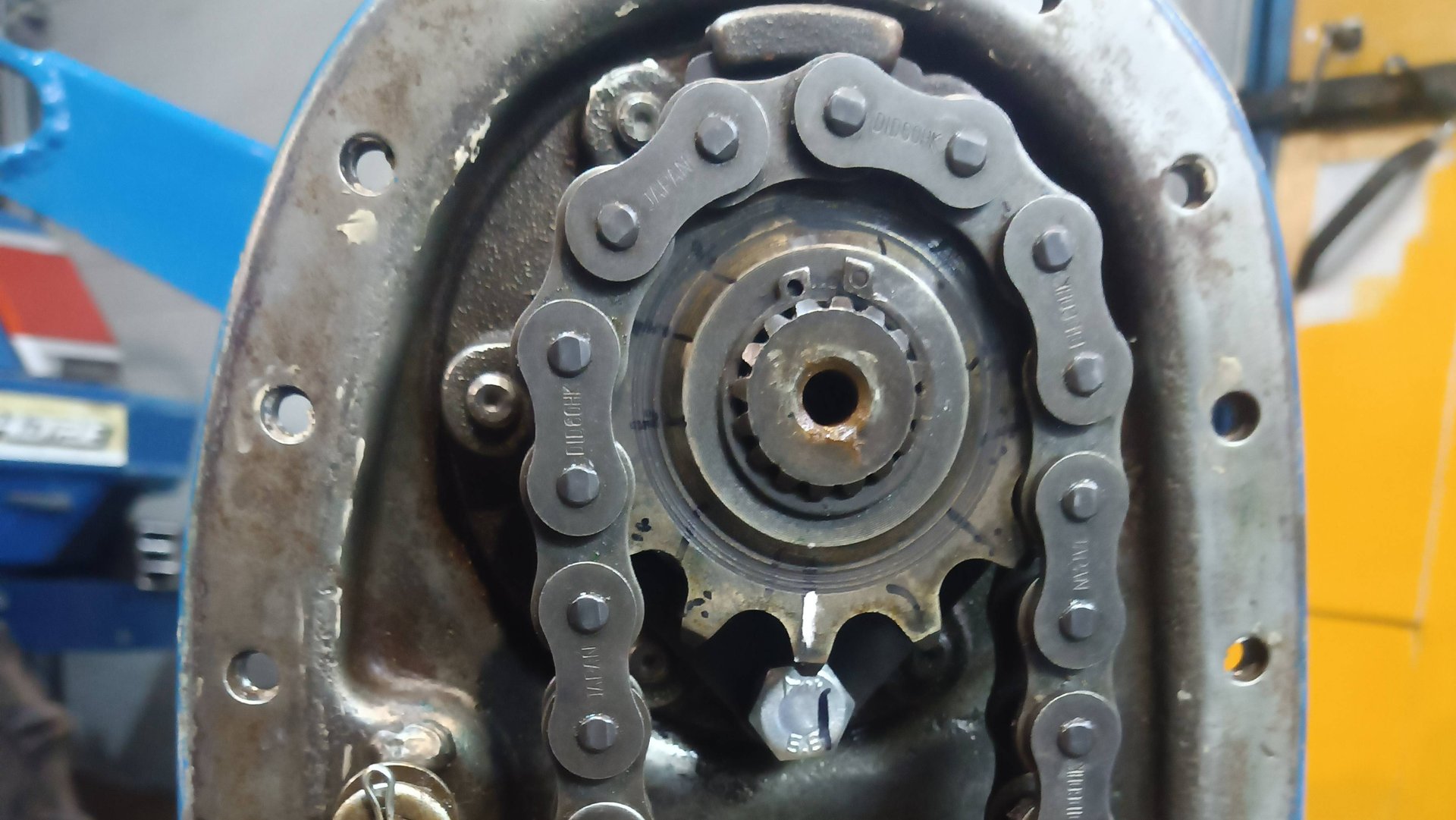 Покупка цепи в Котомото. Замена цепи на почвофрезе Исеки. Изготовление новых приводных звездочек .