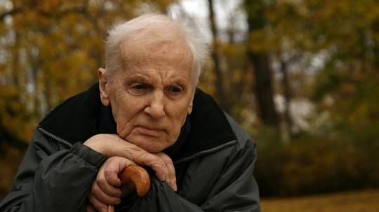 А ЖИЗНЬ УХОДИТ смотреть онлайн