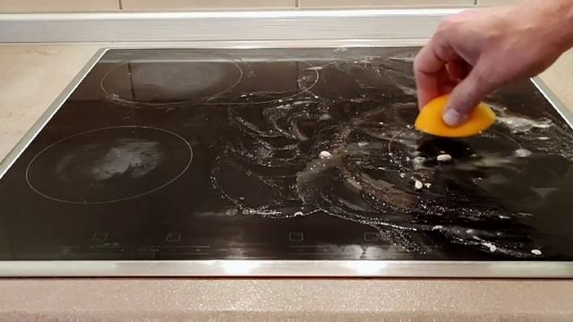 Kako očistiti ploču za kuvanje pomoću limuna i sode bikarbone смотреть онлайн