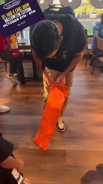 Opening Santa Cruz Skateboard Pokemon Blind Bag at Trade Night смотреть онлайн