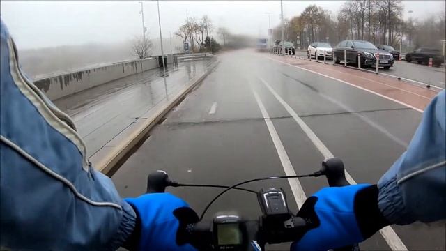 Поездка на велосипеде в первый снег осени смотреть онлайн