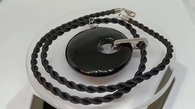 Кулон из черного агата 40 мм на шнуре, серебро 925