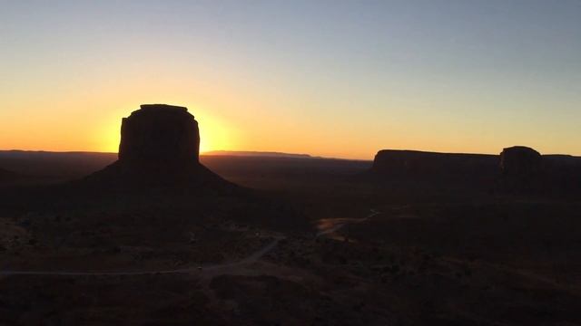 Долина монументов. Восход. Monument valley, sunrise