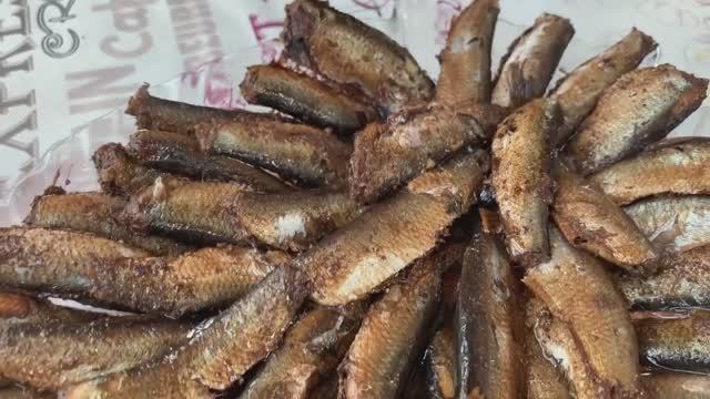 ШПРОТЫ НЕ ПОКУПАЮ, готовлю дома сама! Как приготовить шпроты. Простой рецепт. смотреть онлайн