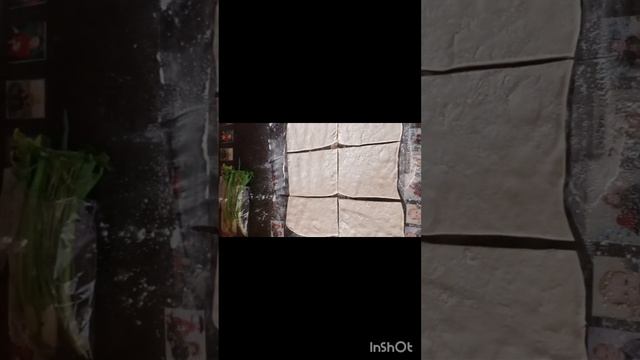 Тесто, курица, капуста. И все за пол часа. А вкуснее, чем пирожки😉😋😋😋