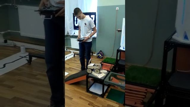 Соревнования Кубок РТК 2017 (Санкт-Петербург): робот Бояринова Ивана (часть1)