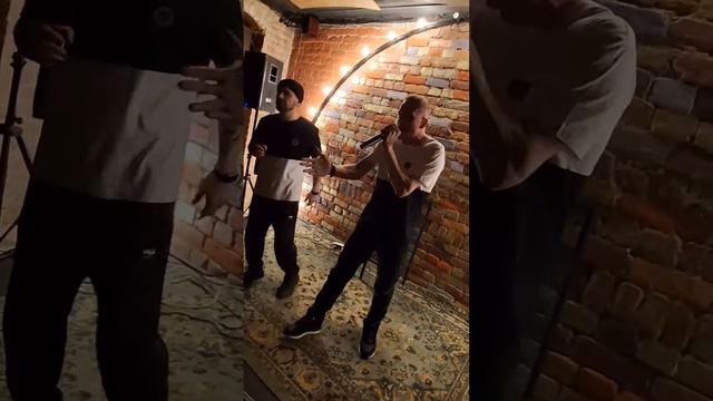 Отрывок Белого с выступления 647 в CovЁr bar - "Время" ⌚ #рэп #зачитал #рекомендации смотреть онлайн