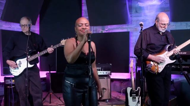 Alannah Miles' "Black Velvet" cover by Sa Voix! смотреть онлайн