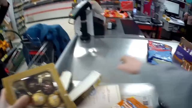 НАМ ПЛЕВАТЬ НА ПОКУПАТЕЛЕЙ ЖРИТЕ ТУХЛЯК И НЕ ХРЮКАЙТЕ смотреть онлайн