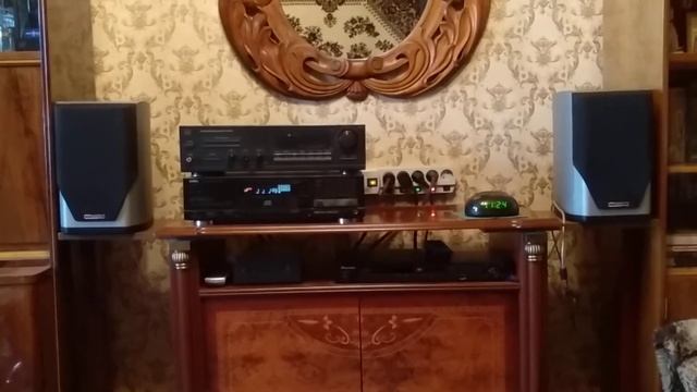 Ресивер Dual CR900RC, акустика Mission 62i и немного кошки. смотреть онлайн