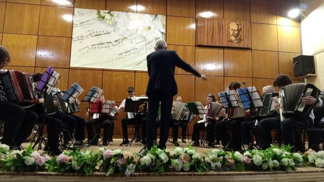 1. Попурри на темы песен времен ВОВ
2. Браславский Ю.Л. "Кавказская сюита" смотреть онлайн